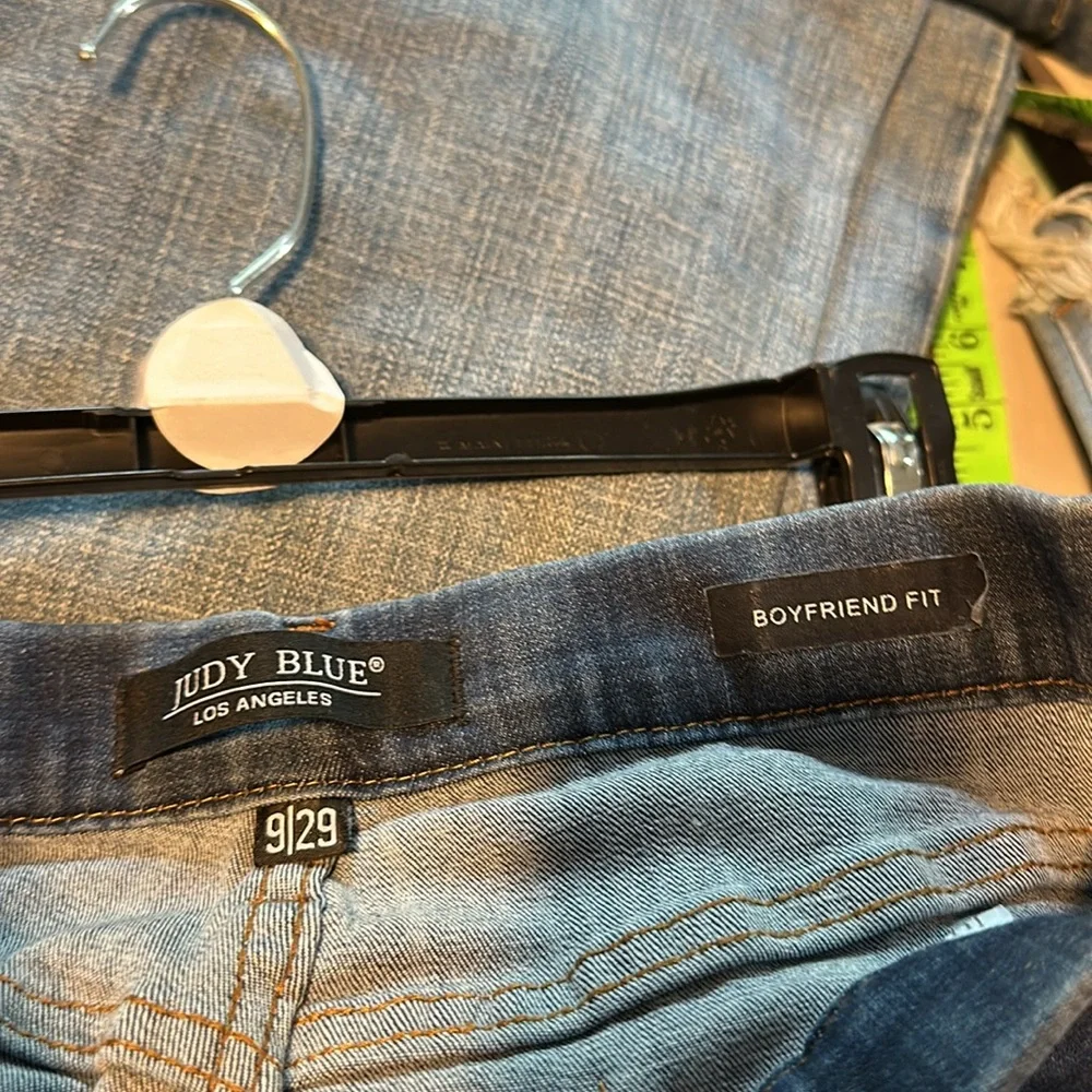 Judy Blue Pull on boyfriend  Jeans - Picture 3 of 4
